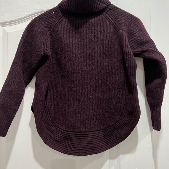 Aritzia Sweater - Picture 2 of 4